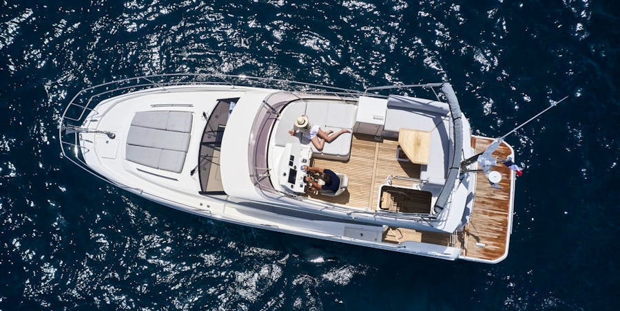 dubrovnik-yacht-charter-prestige-420-new-executive-class-yacht-004.jpg